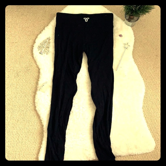 Aritzia White logo leggings💕🌷🌹 - Picture 1 of 2